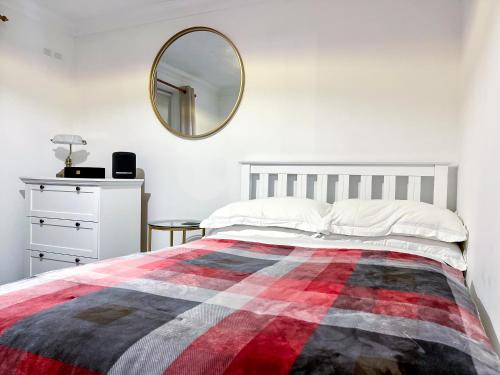 1-Bed Apt Sleeps 2 20 min walk to Centre