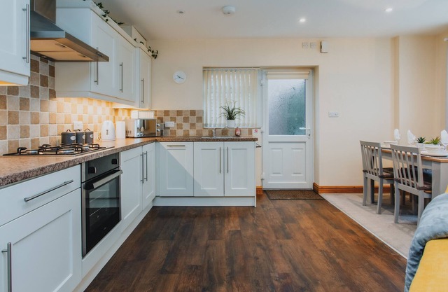 1 Bed City Apartment - Close to City Centre & QMC