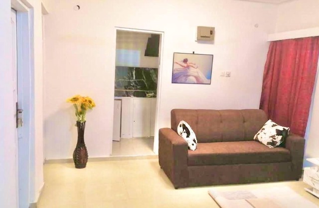 1 Bed House Private Compound with Off Road Parking