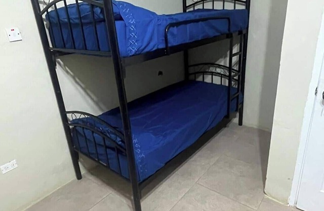 1 Bed in Shared Dorm - Backpackers Hoatel Montego Bay AC, Fan & hot water