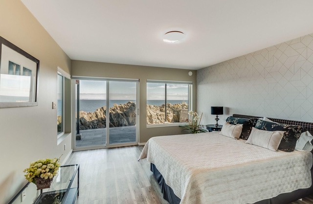 1 bed oceanfront suite with spectacular panoramic views