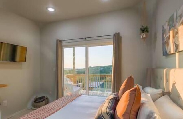 1 Bed | Private Waterfront Tiny Home on Canyon Lake | 1B, Private Waterfront Tiny Home on Canyon Lak