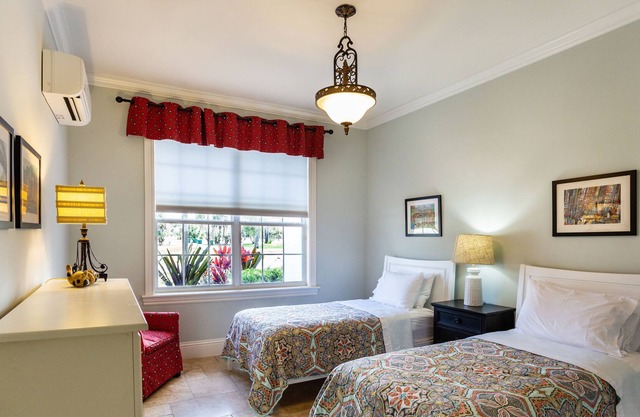 1 bed / shared bath Suite 08A in Naples, FL Bed & Breakfast. Fully furnished with amenities.
