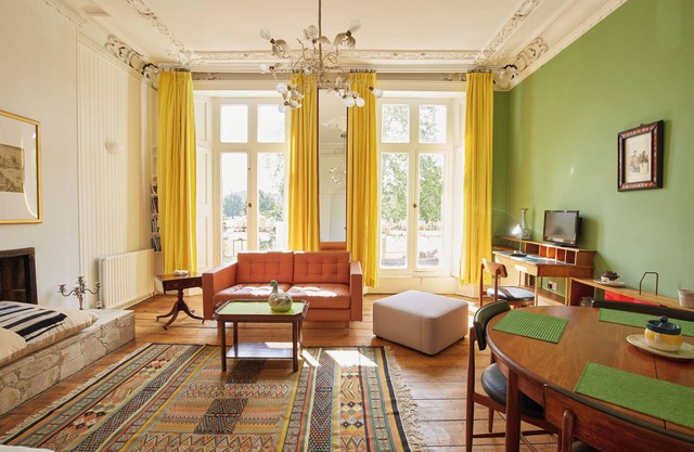 1-Bed Victorian Romance with Park Views