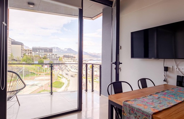 1 bedroom apartment with balcony and sea view