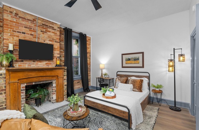 1 bedroom, 1 bathroom studio apartment in Downtown Augusta. The sleeping arrangements for this unit is a full-sized bed.