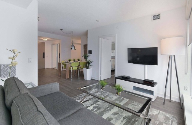 1 Bedroom/1 Bathroom Suite
