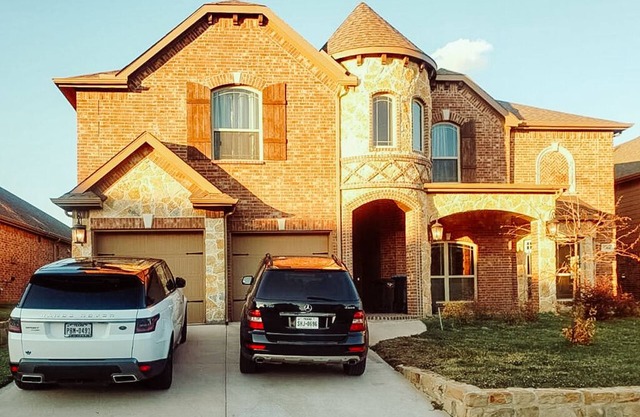 1 bedroom, 1 bathroom in a house