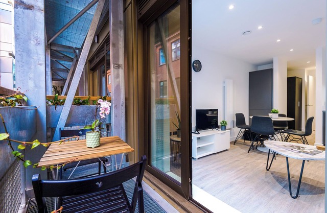 1 Bedroom Apartment with Balcony