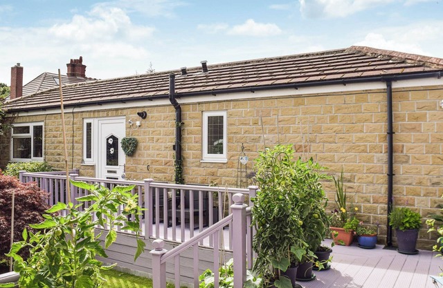 1 bedroom accommodation in Almondbury, near Huddersfield