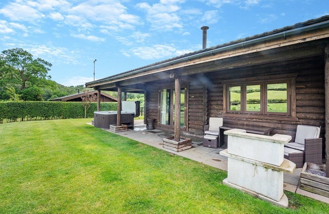 1 bedroom accommodation in Broxton, Nr Chester
