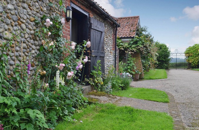 1 bedroom accommodation in Hempstead, near Holt