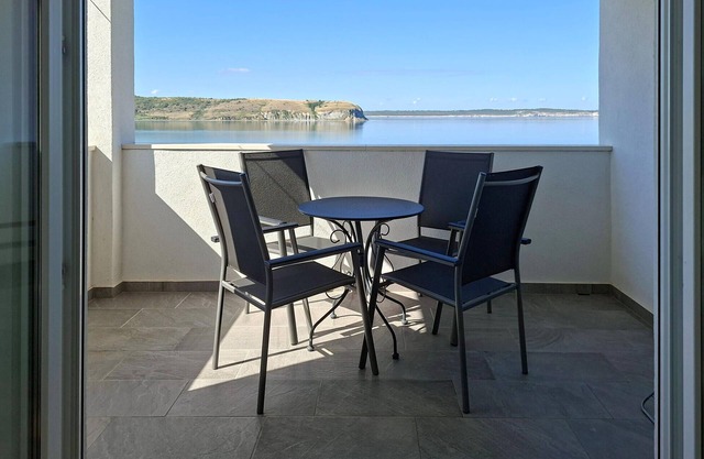 1 bedroom amazing apartment in Rtina