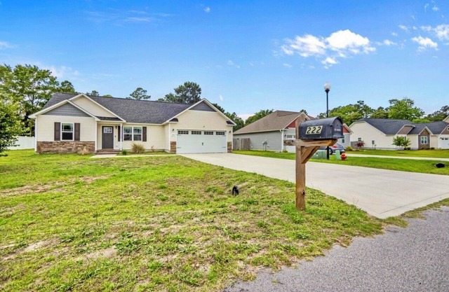 1 bedroom and 1 full bath available in a large 3 bedroom, 2 bathroom house