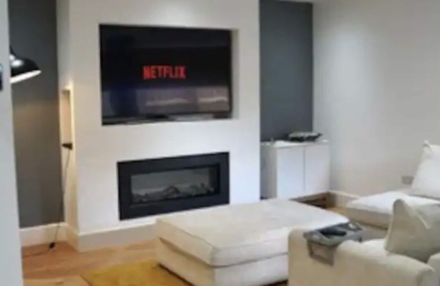 1 Bedroom Apartment Sleeps 4 Free Parking and Wifi