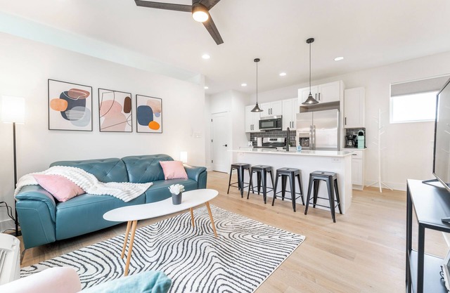 1-bedroom apartment just 3 minutes drive to Lucas Oil Stadium