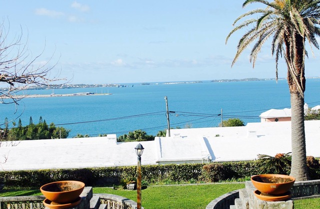 1 Bedroom Apartment W/ Incredible Views