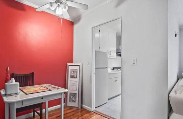 1 bedroom apt 700ft 1 parking 3rd FL no elevator