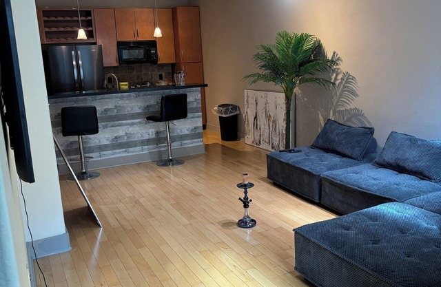 1 Bedroom Apt in Houston Tx across from Galleria Mall w/fitness room, and WiFi