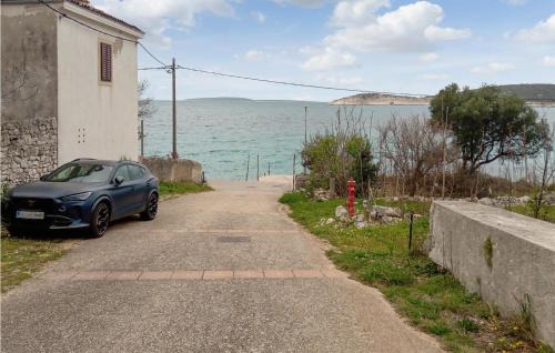 1 Bedroom Awesome Apartment In Martinscica