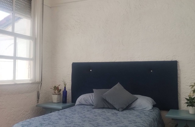 1 Bedroom Apartment with Living Room and Spacious Balcony in Lapa