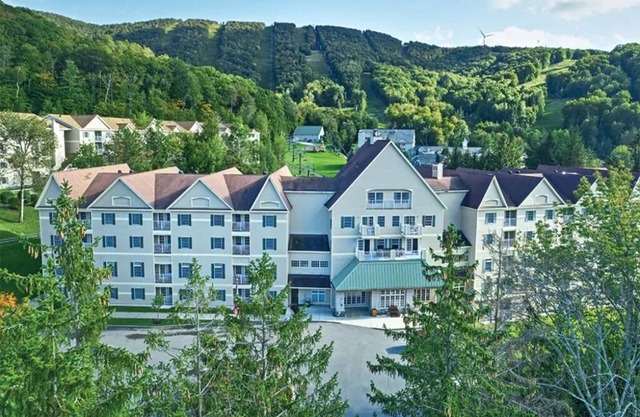 1 Bedroom Deluxe Condo, Sleeps 8, at Bentley Brook, Jiminy Peak Ski Mountain!