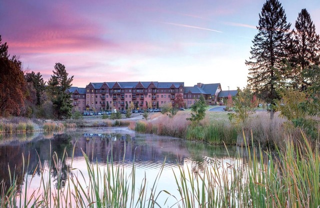 1 Bedroom Deluxe, Wisconsin Dells Glacier Canyon Lodge!
