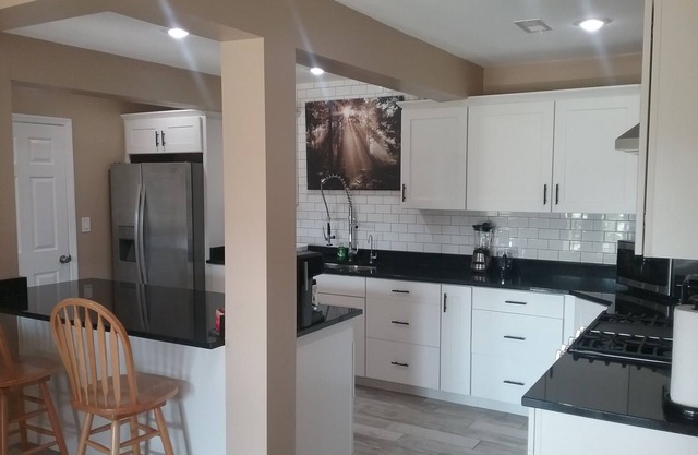 1 BEDROOM FULL KITCHEN $97 nwith MOUNTAIN VIEWS, PET FRIENDLYn on 4 ACRES!n