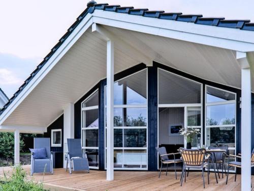 1-bedroom holiday home