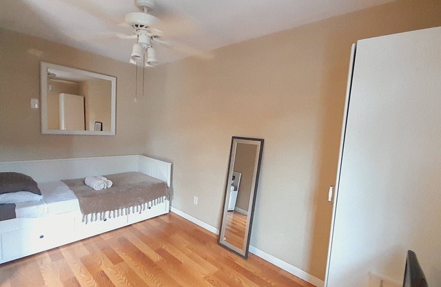 1 Bedroom House 8 minutes from downtown