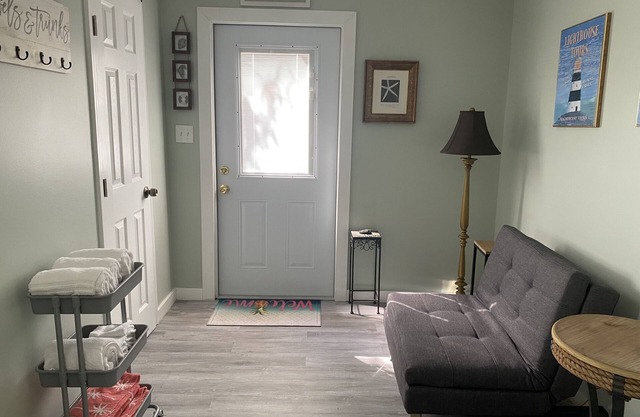 1 Bedroom House,Fenced Backyard, Private Patio, Firepit, Grill, Driveway Parking