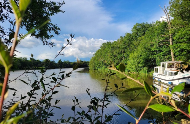 1 Bedroom Houseboat in 45420 - BONNY SUR LOIRE