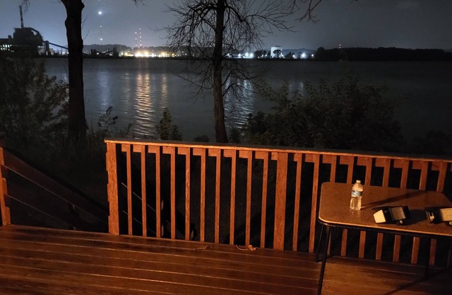1-bedroom house w/Cabin Interior on the Mississippi River.Campbells Island