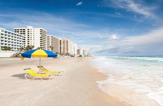 1 Bedroom Oceanfront w/Kitchenette at Seabreeze on Daytona Beach!
