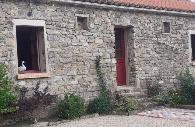 1 Bedroom Private vacation home in Aizenay