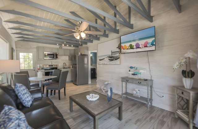 1-bedroom second floor Captiva Suite, walking distance to beach