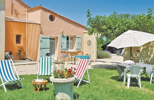 1 bedroom stunning home in Caderousse