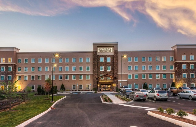 1 Bedroom Suite in Knoxville | Shared Outdoor Pool + 24h Business Center