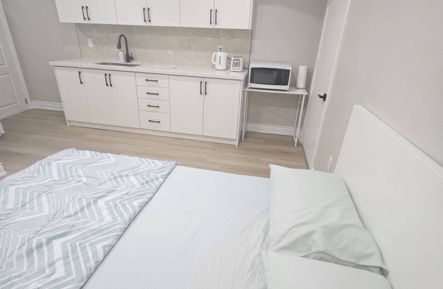 1 Bedroom Suite + Kitchenette