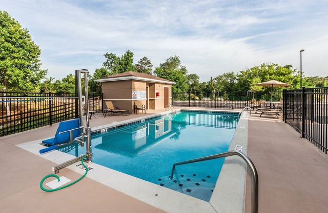 1 Bedroom Suite Near Turkey Creek Shopping District! Shared Seasonal Outdoor Pool + Business Center