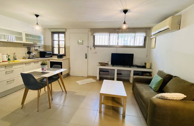 1 bedroom with a garden - REF01