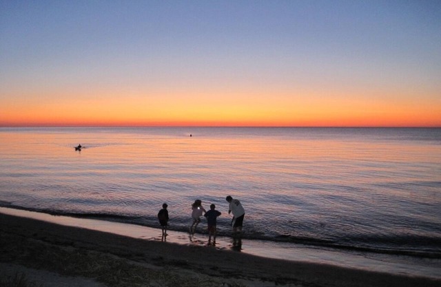 1 Block to Bay Beach - Kayaks, Bikes, Amazing Sunsets!