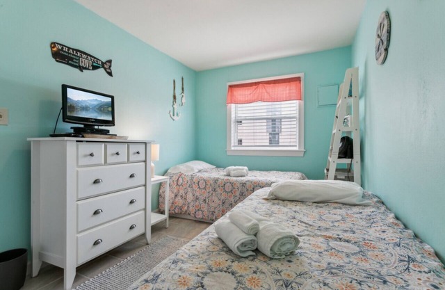 1 block to beach & boardwalk | Central Downtown