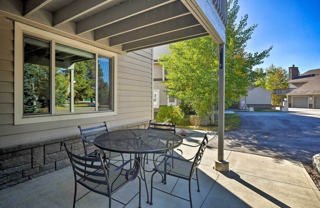 1 Block to Waterfront: Grand Lake Condo w/Balcony