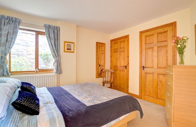 1 Derw Cottages - Four Bedroom House, Sleeps 8