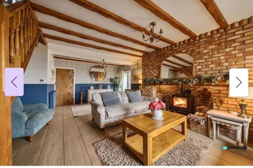 1 Engine Row Beautiful 3 Bedroom Cottage