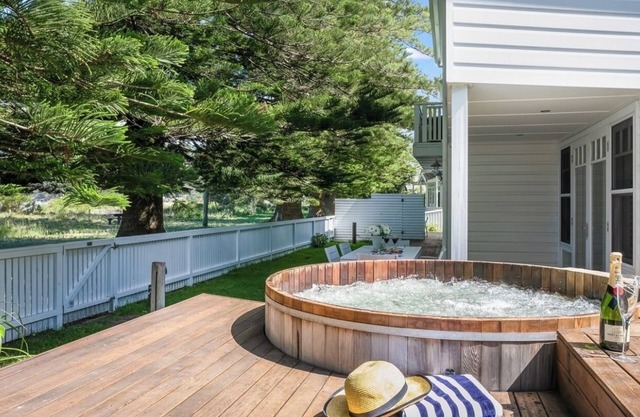 1 Free Night! Beach Front House Outdoor Hot Tub Sauna