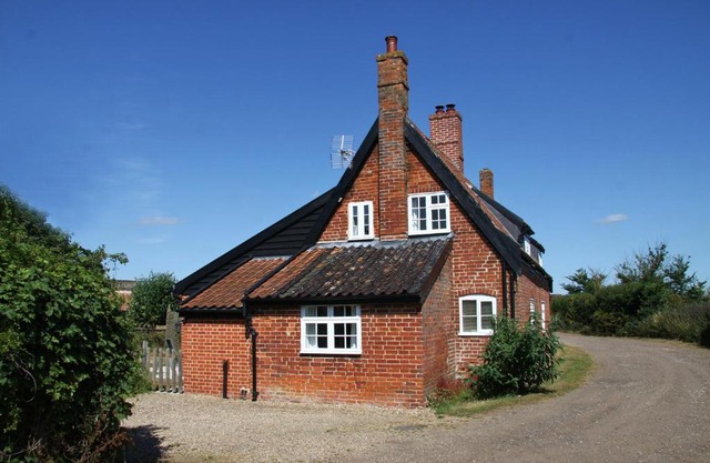 1 Grange Cottages, Westleton