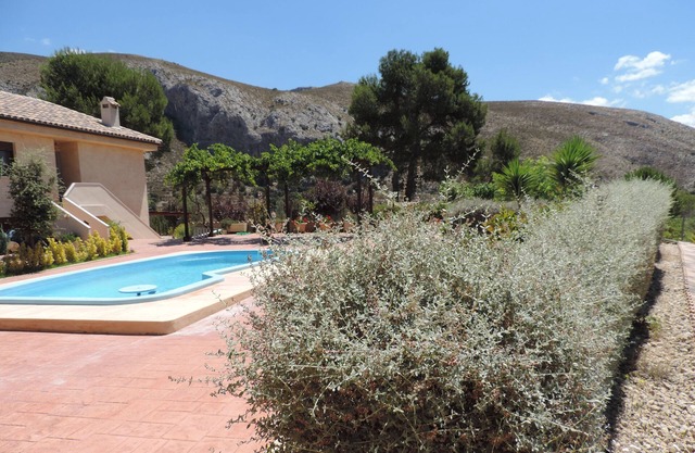 1 ground floor bedroom apartment in a farm house near Alcoy