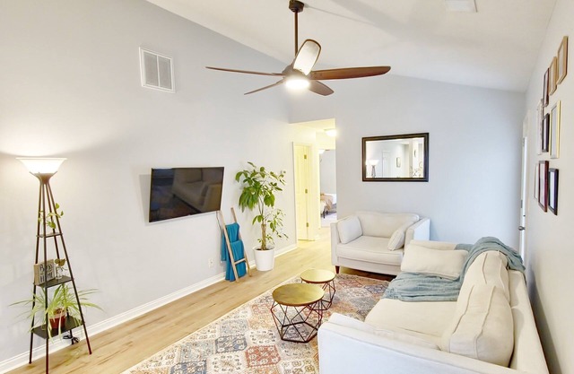 1 King Bed + 1 Queen Bed + 2 Full Bathrooms Kitchen + Laundry Room + Patio